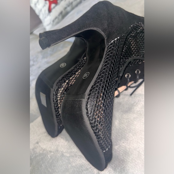 Peep toe mesh, high heel booty. - Picture 5 of 8